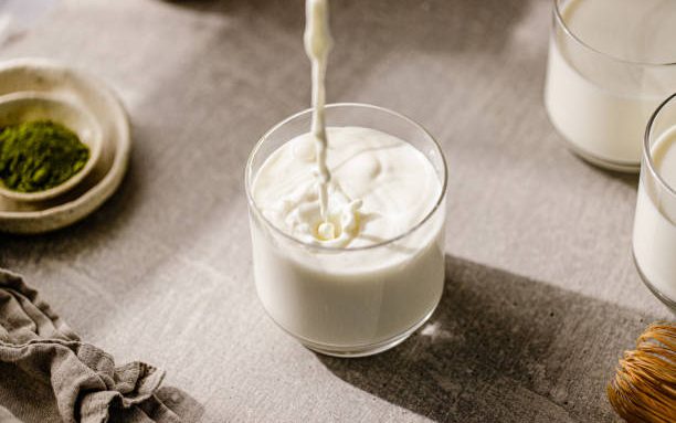 Sản Xuất Sữa Hữu Cơ và Sử Dụng Phụ Gia Tự Nhiên